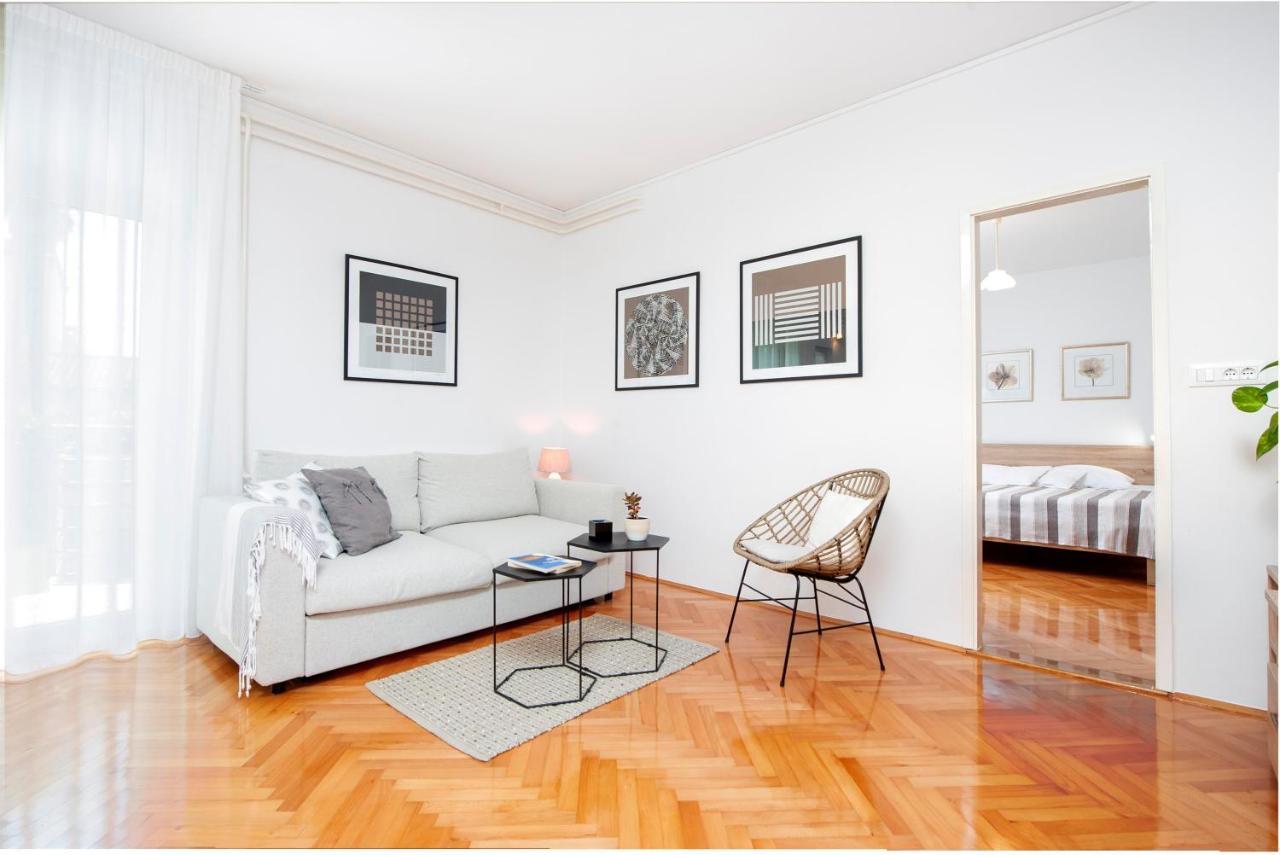 Apartments Magnolia ロヴィニ エクステリア 写真