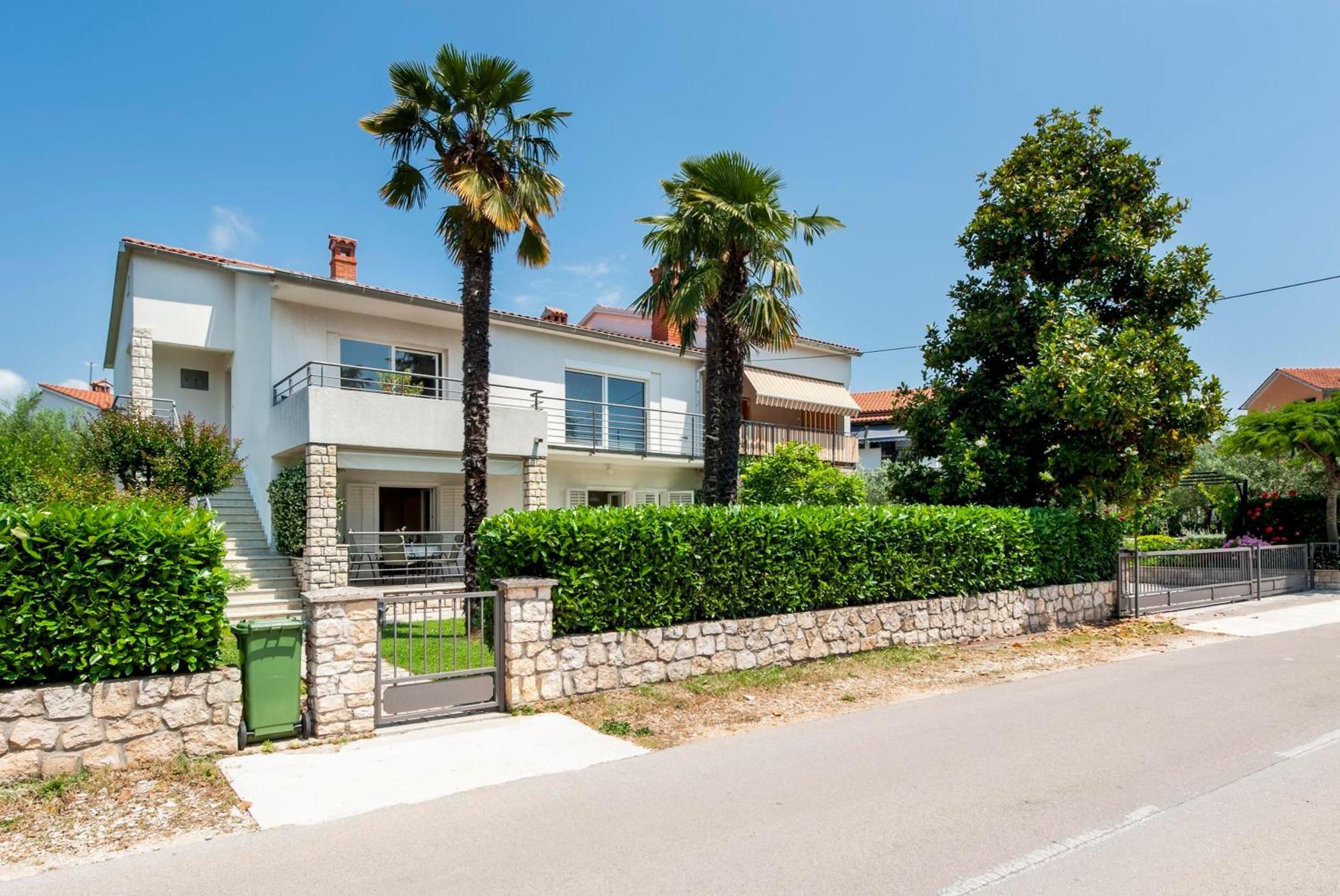 Apartments Magnolia ロヴィニ エクステリア 写真
