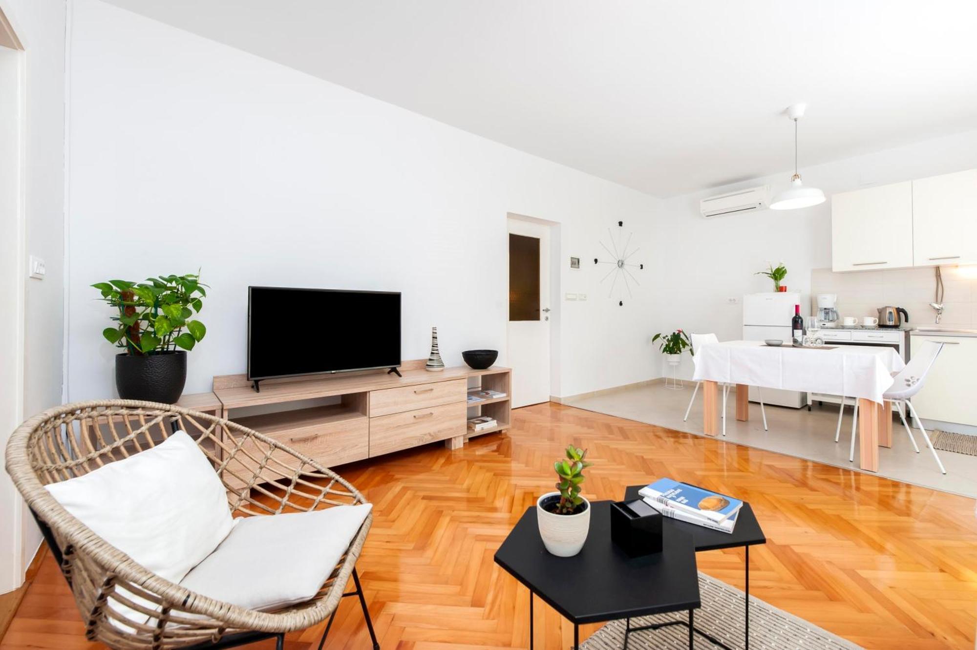 Apartments Magnolia ロヴィニ エクステリア 写真