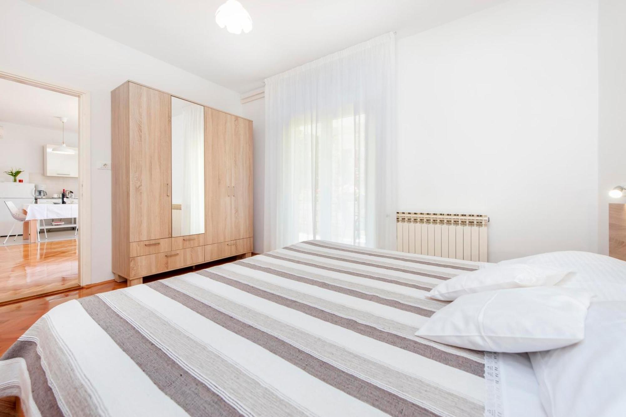 Apartments Magnolia ロヴィニ エクステリア 写真
