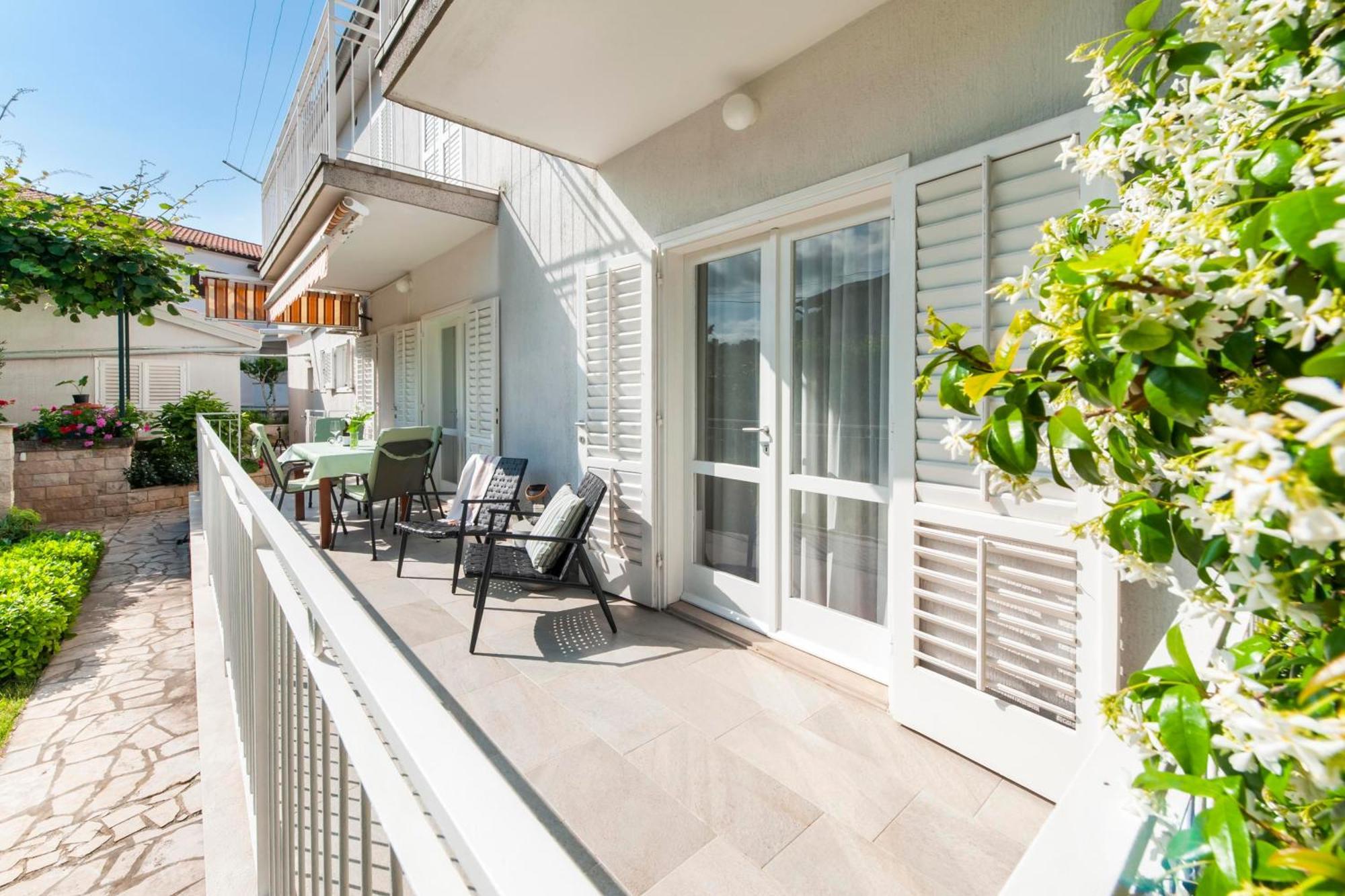 Apartments Magnolia ロヴィニ エクステリア 写真