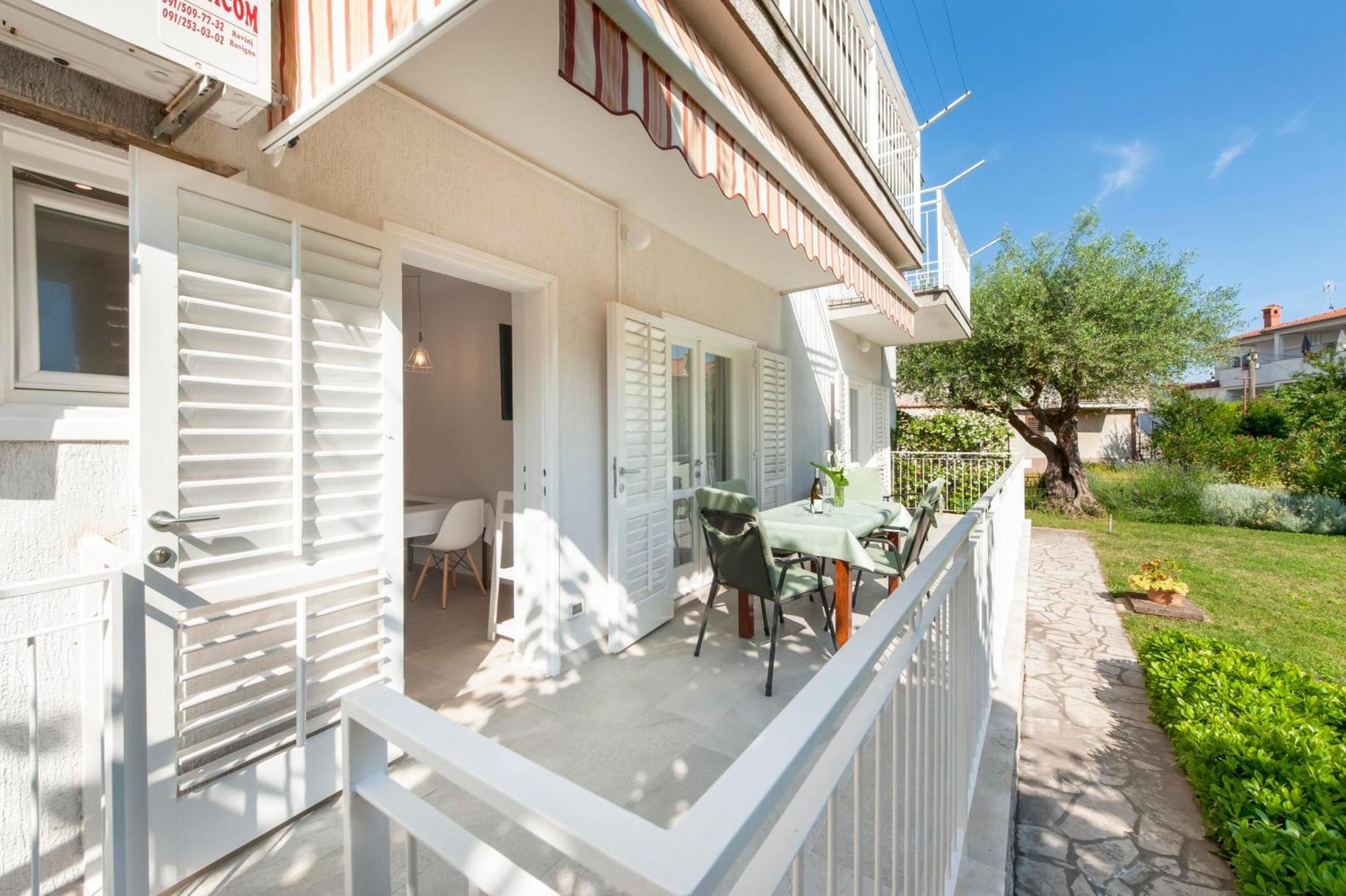 Apartments Magnolia ロヴィニ エクステリア 写真