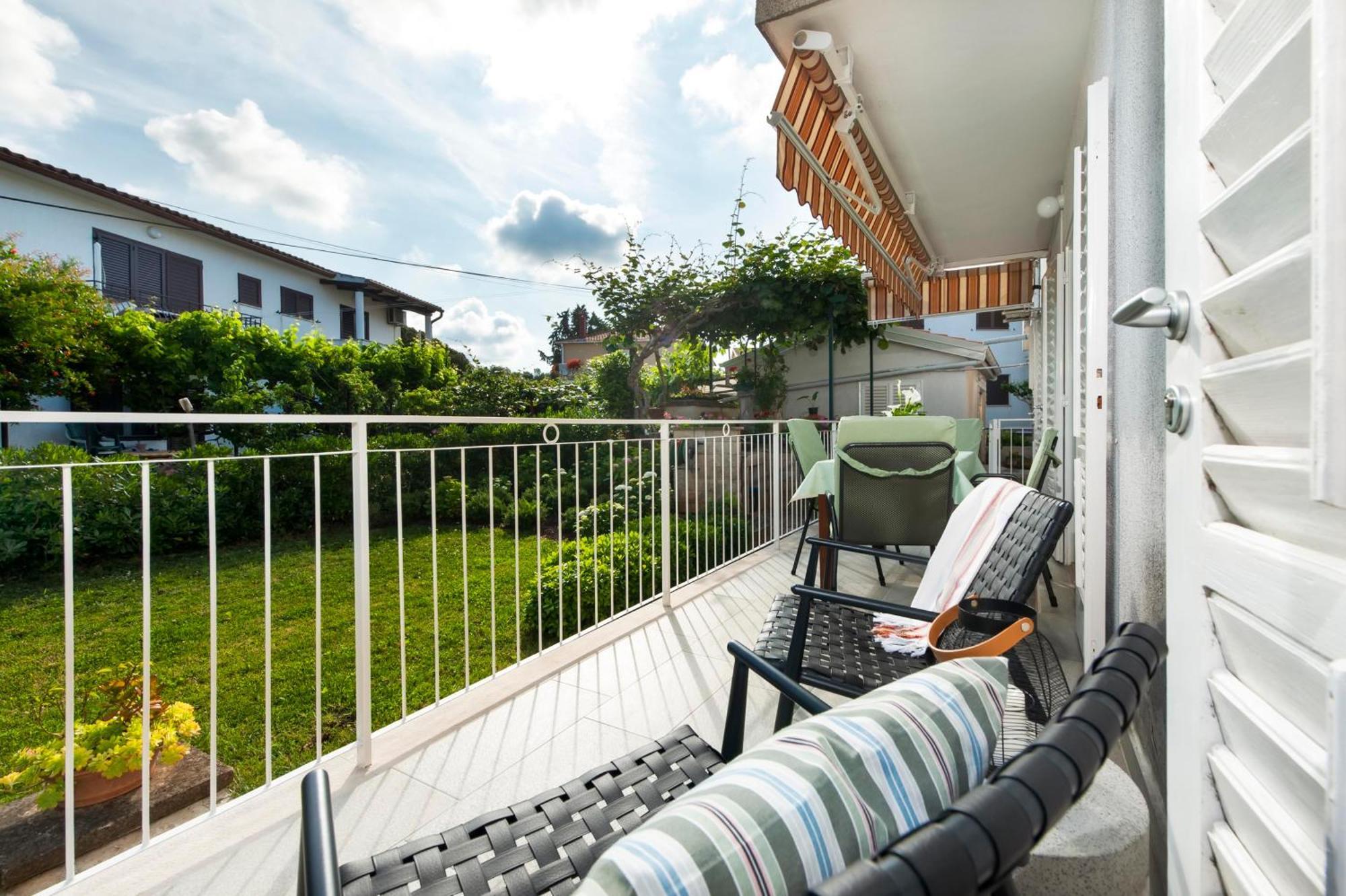 Apartments Magnolia ロヴィニ エクステリア 写真